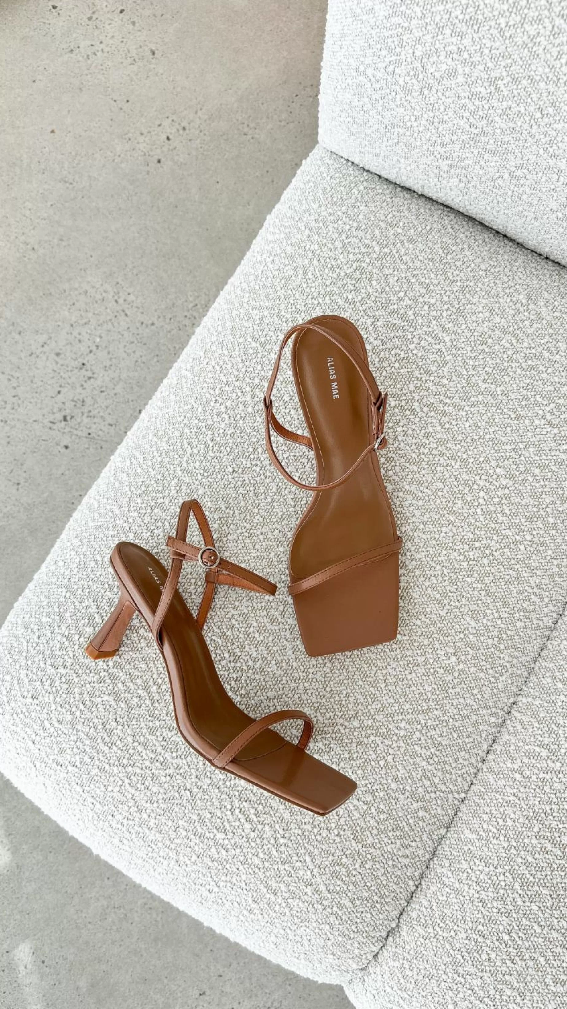 Scarlet Heel - | Billy J New